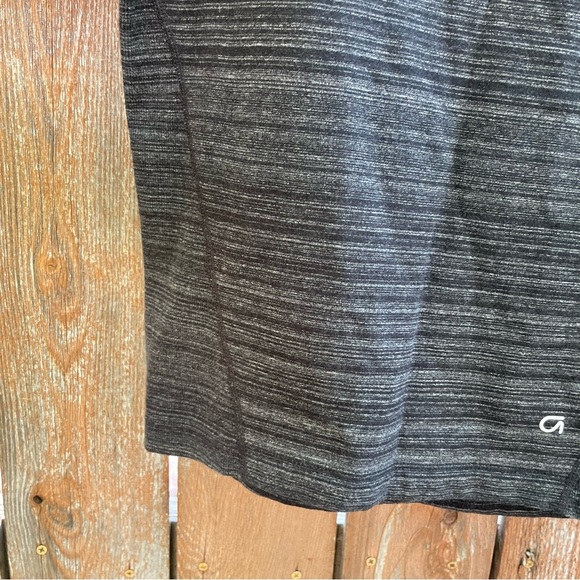 GAP FIT Women’s Gray Long Sleeve Pullover Crew Neck Sweatshirt Size XS - Picture 5 of 10